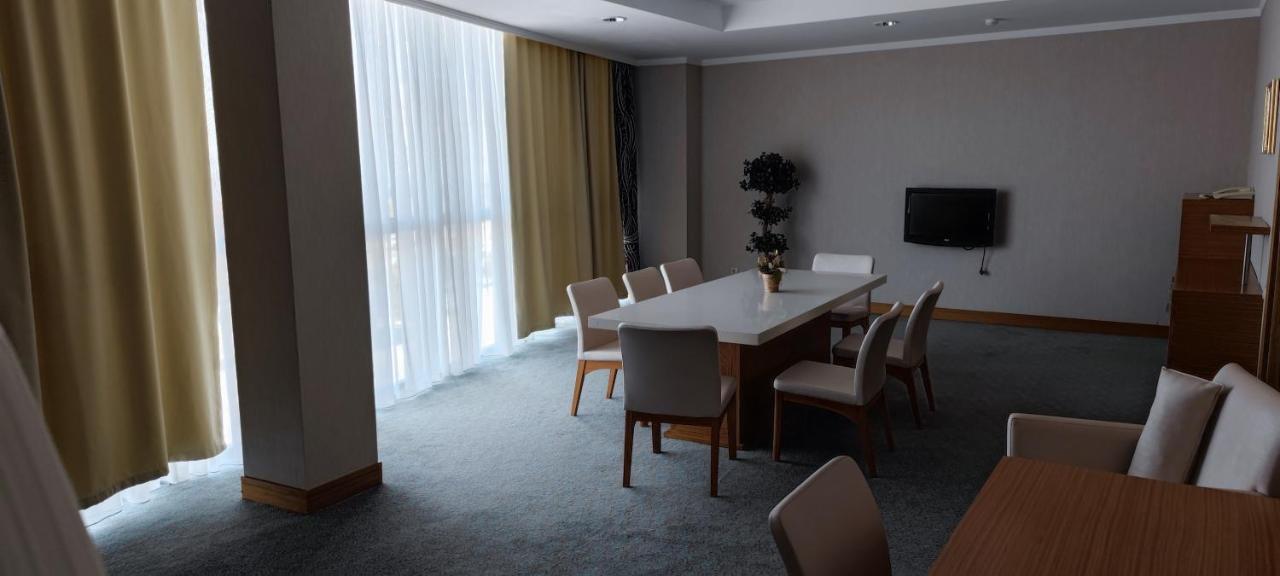 אקטאו Grand Nur Plaza Hotel מראה חיצוני תמונה