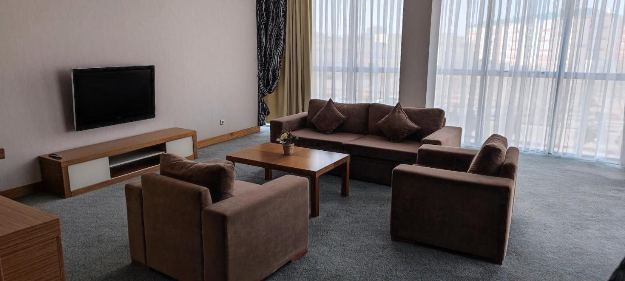 אקטאו Grand Nur Plaza Hotel מראה חיצוני תמונה