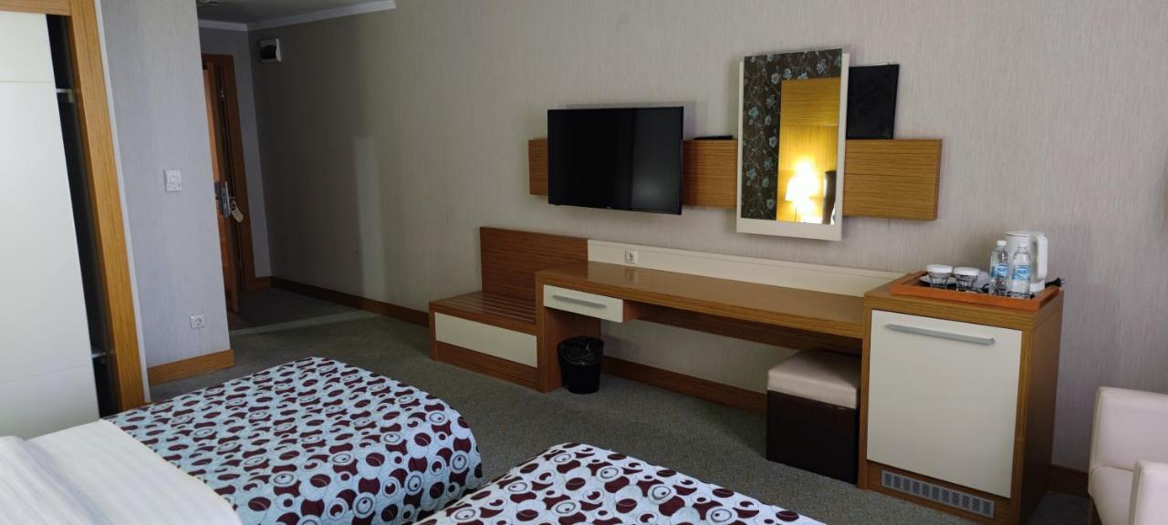 אקטאו Grand Nur Plaza Hotel מראה חיצוני תמונה