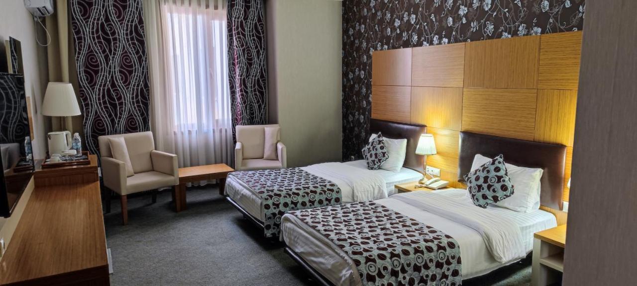 אקטאו Grand Nur Plaza Hotel מראה חיצוני תמונה