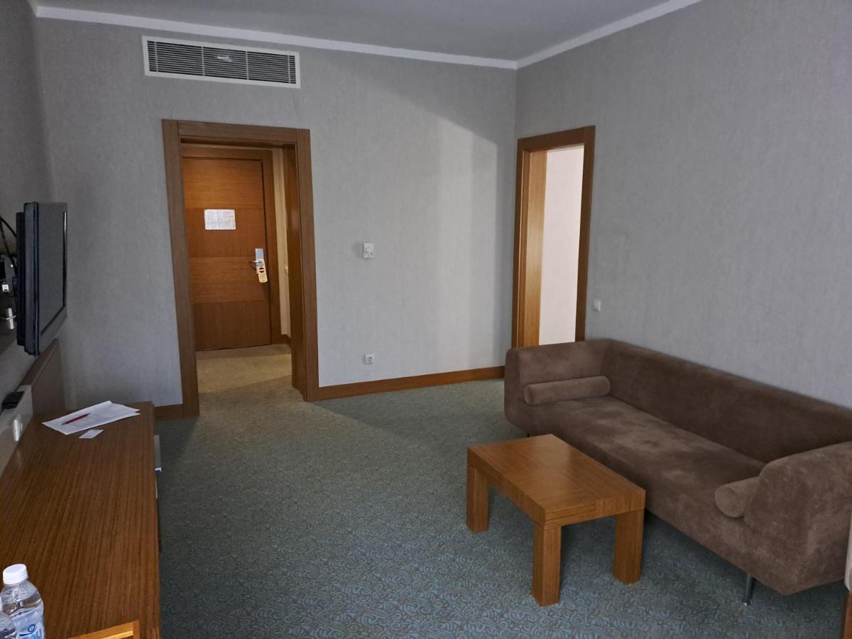 אקטאו Grand Nur Plaza Hotel מראה חיצוני תמונה