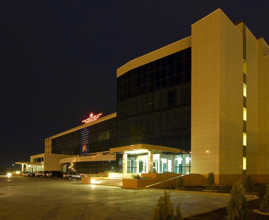 אקטאו Grand Nur Plaza Hotel מראה חיצוני תמונה