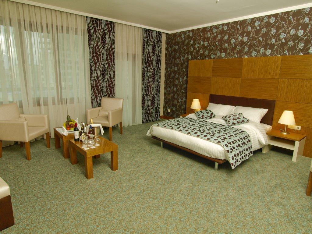 אקטאו Grand Nur Plaza Hotel מראה חיצוני תמונה
