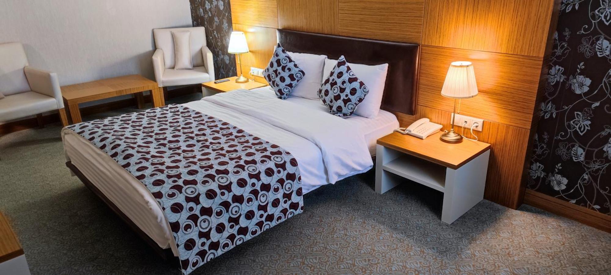 אקטאו Grand Nur Plaza Hotel מראה חיצוני תמונה