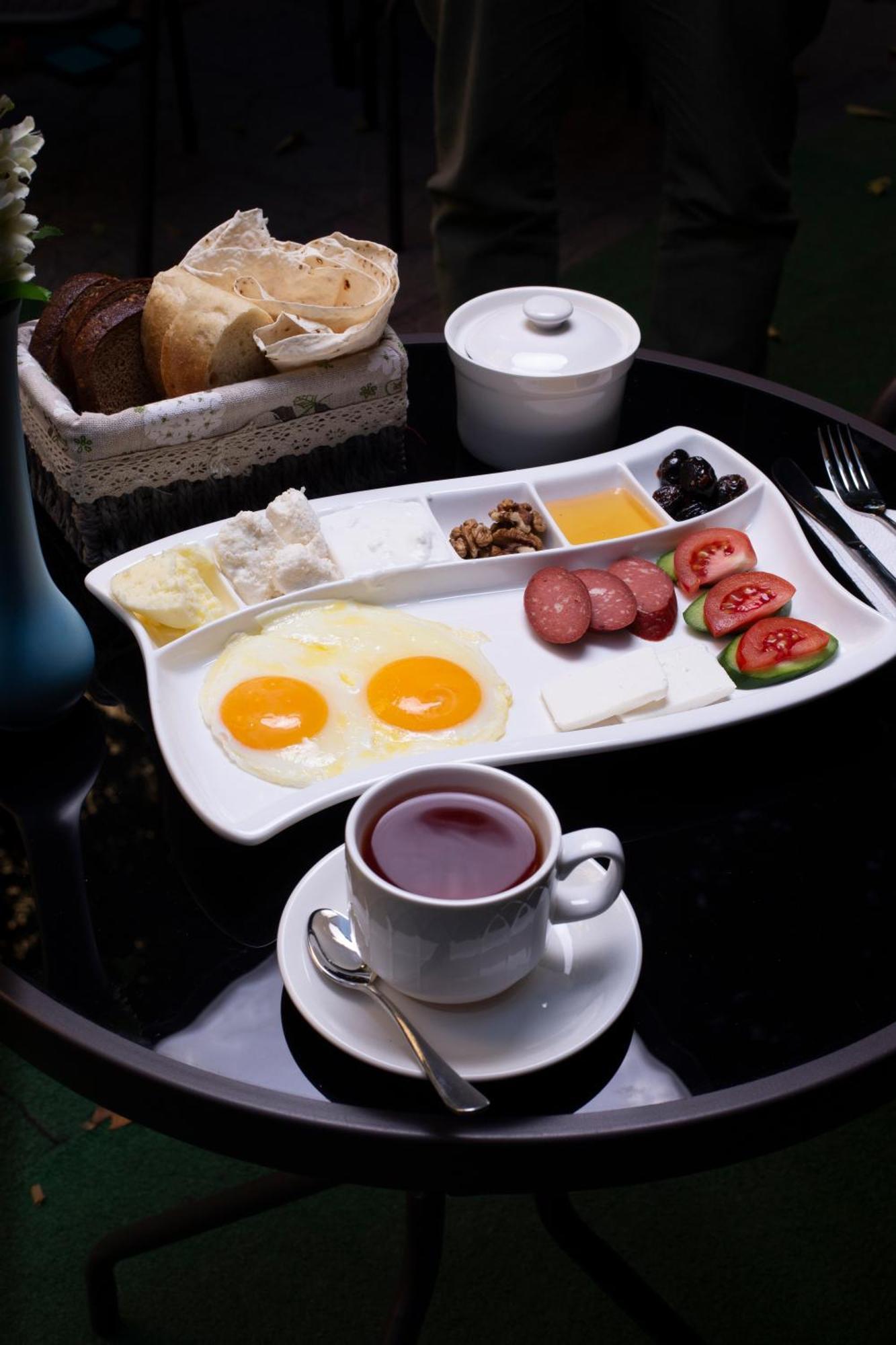 אקטאו Grand Nur Plaza Hotel מראה חיצוני תמונה