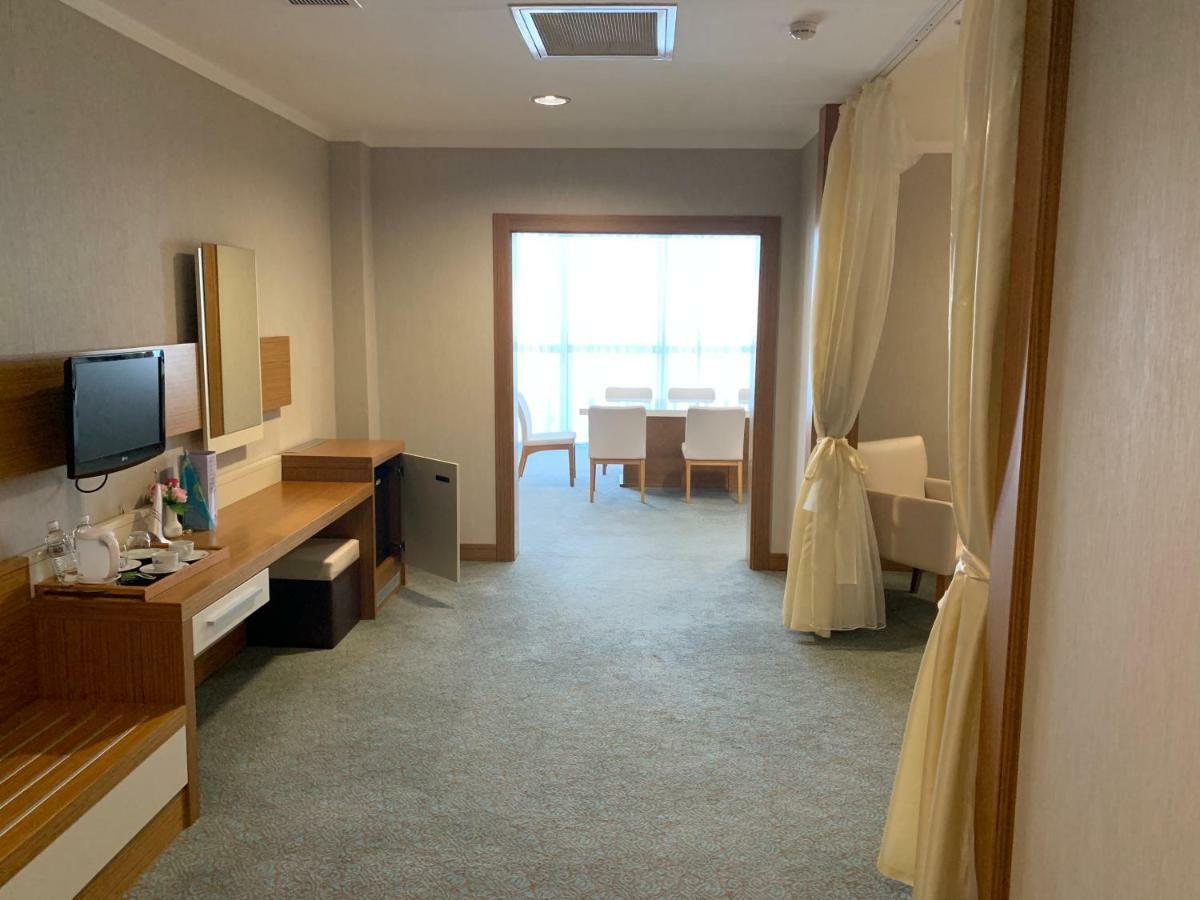 אקטאו Grand Nur Plaza Hotel מראה חיצוני תמונה