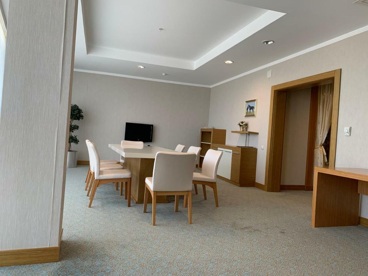 אקטאו Grand Nur Plaza Hotel מראה חיצוני תמונה
