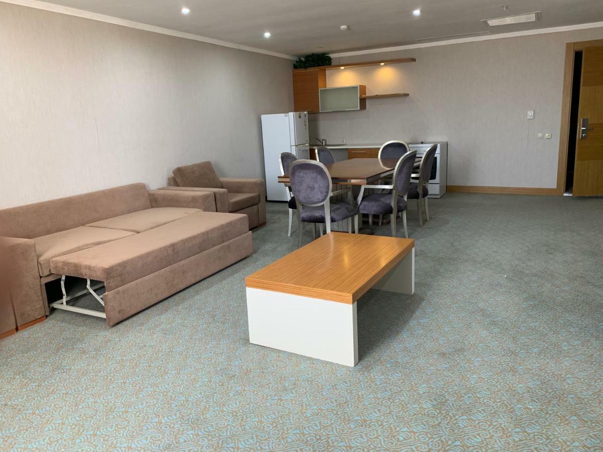 אקטאו Grand Nur Plaza Hotel מראה חיצוני תמונה